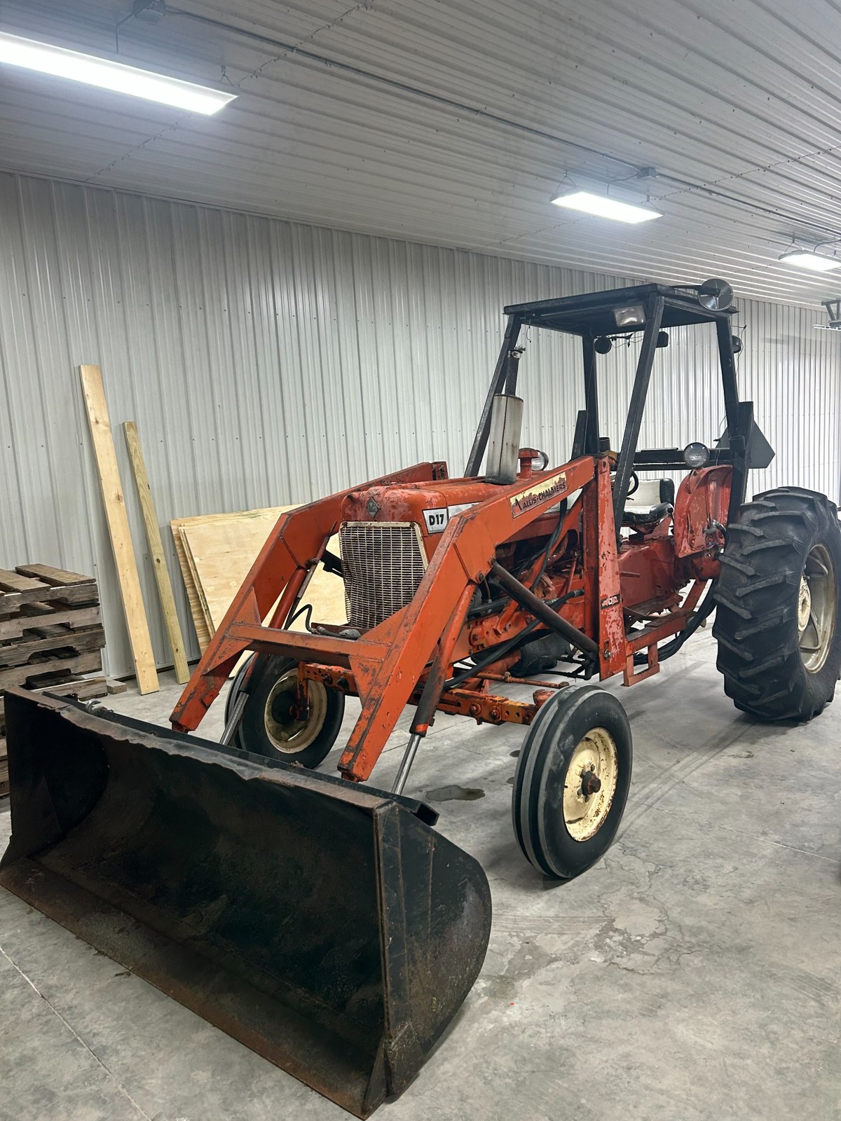 Allis-Chalmers D17 with loader and canopy, front loader view